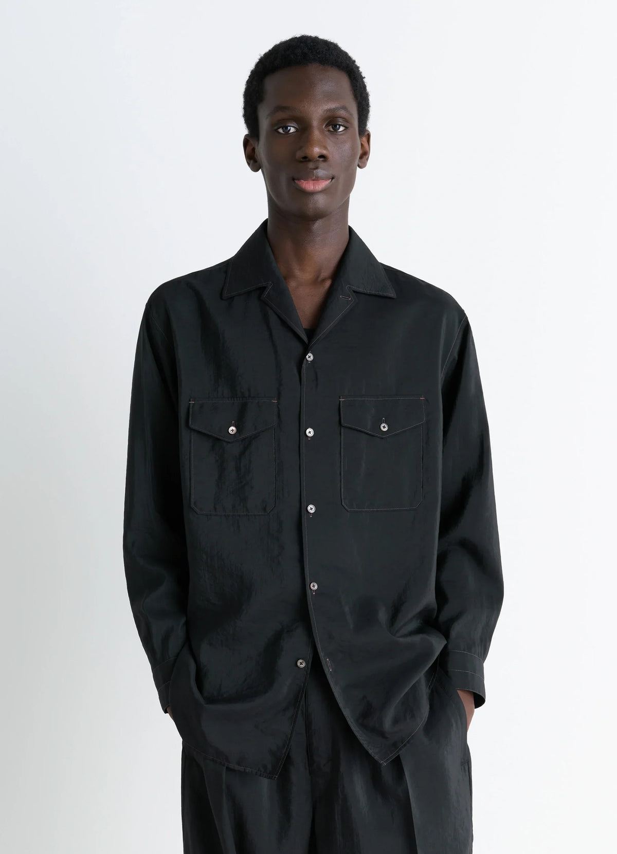 CHEMISE À COL CONVERTIBLE EN SOIE SÈCHE