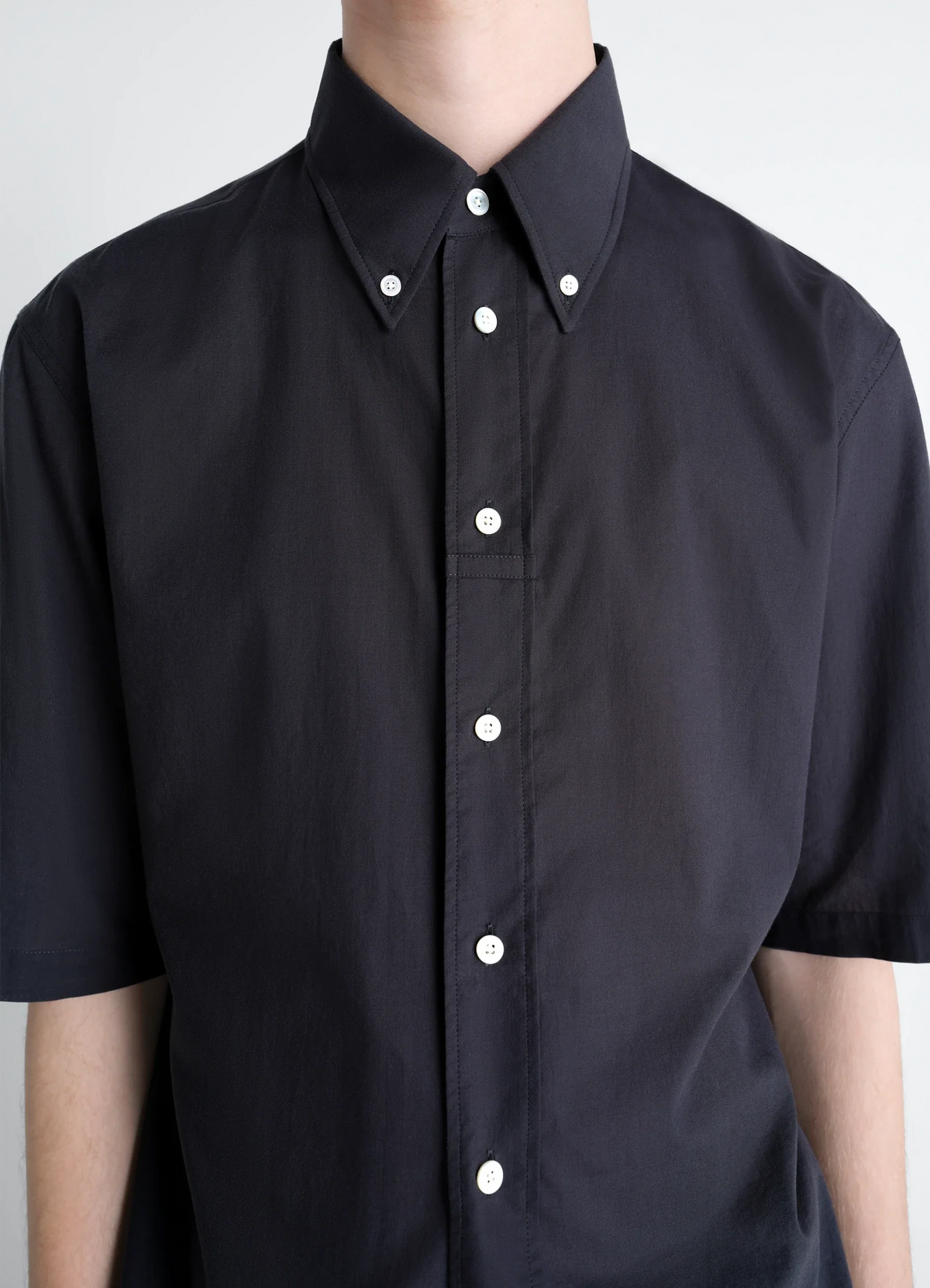 CHEMISE À MANCHES COURTES EN MOUSSELINE DE COTON LAVÉ
