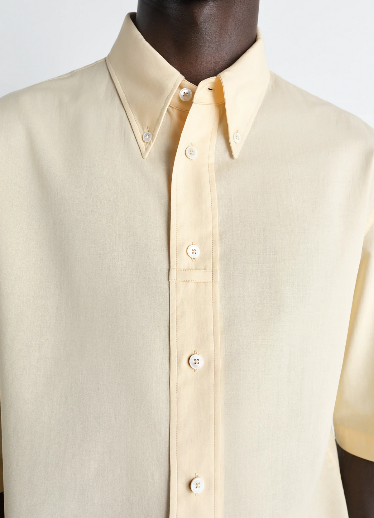 CHEMISE À MANCHES COURTES EN MOUSSELINE DE COTON LAVÉ