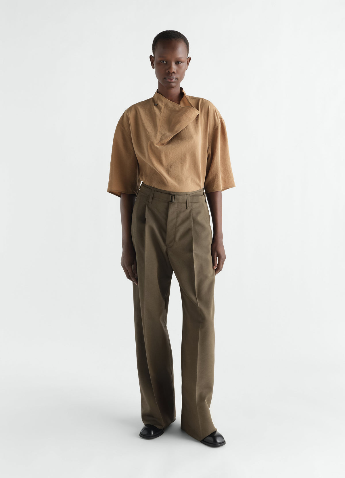 SOFT COLLAR TOP IN DRY SILK
