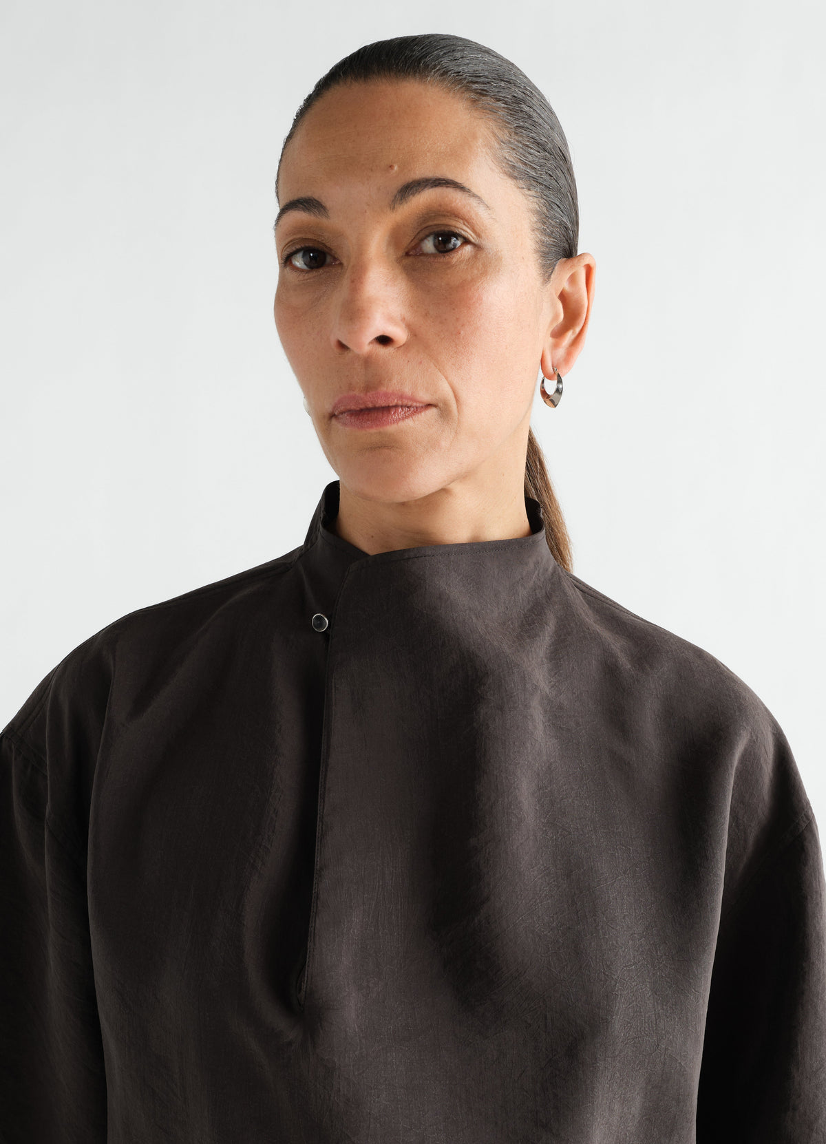 SOFT COLLAR TOP IN DRY SILK