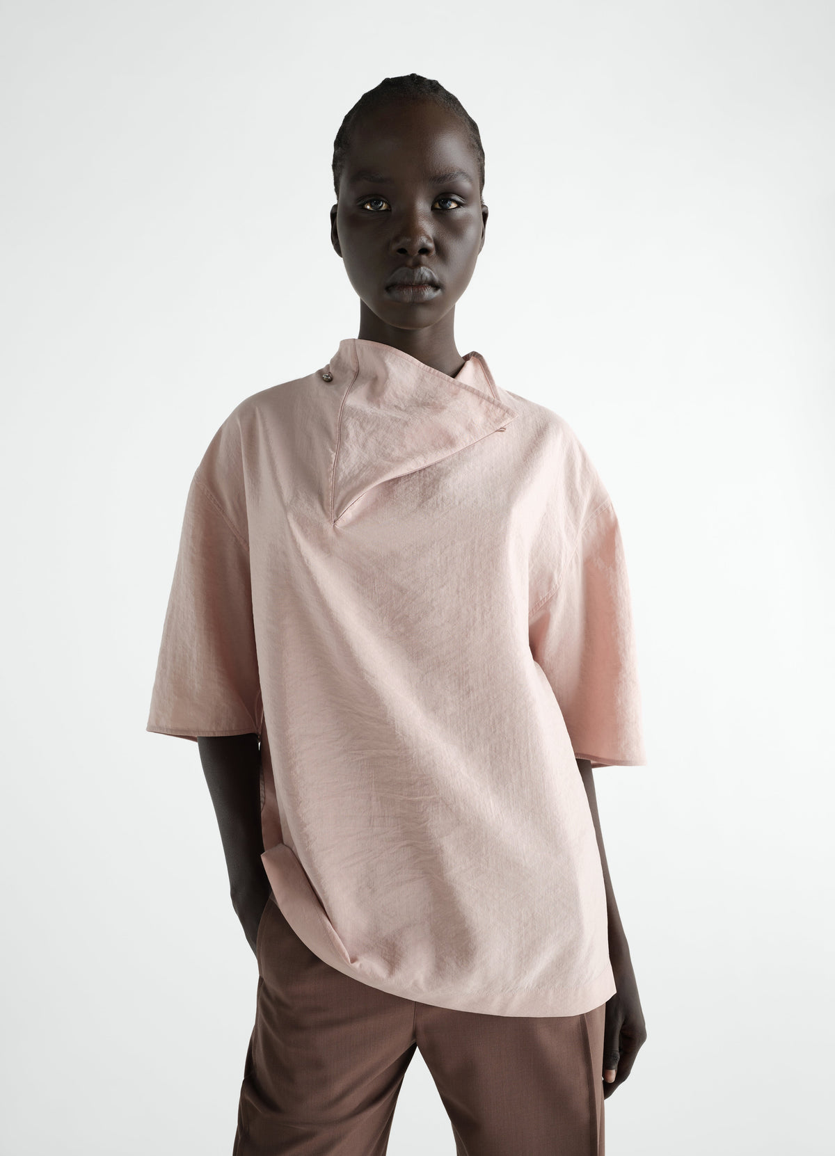 SOFT COLLAR TOP IN DRY SILK