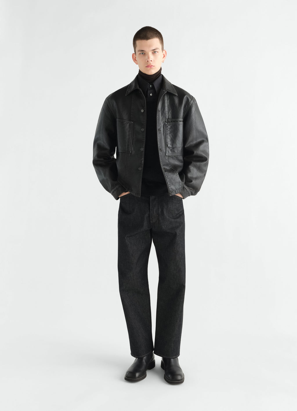 WORKWEAR OVERSHIRT IN COATED DENIM