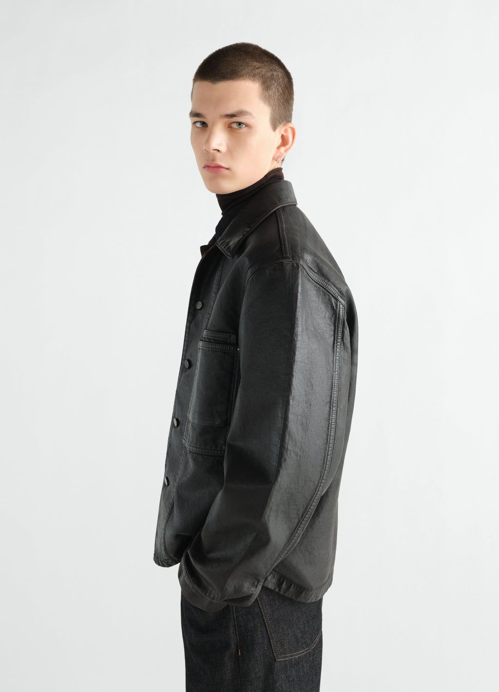 WORKWEAR OVERSHIRT IN COATED DENIM