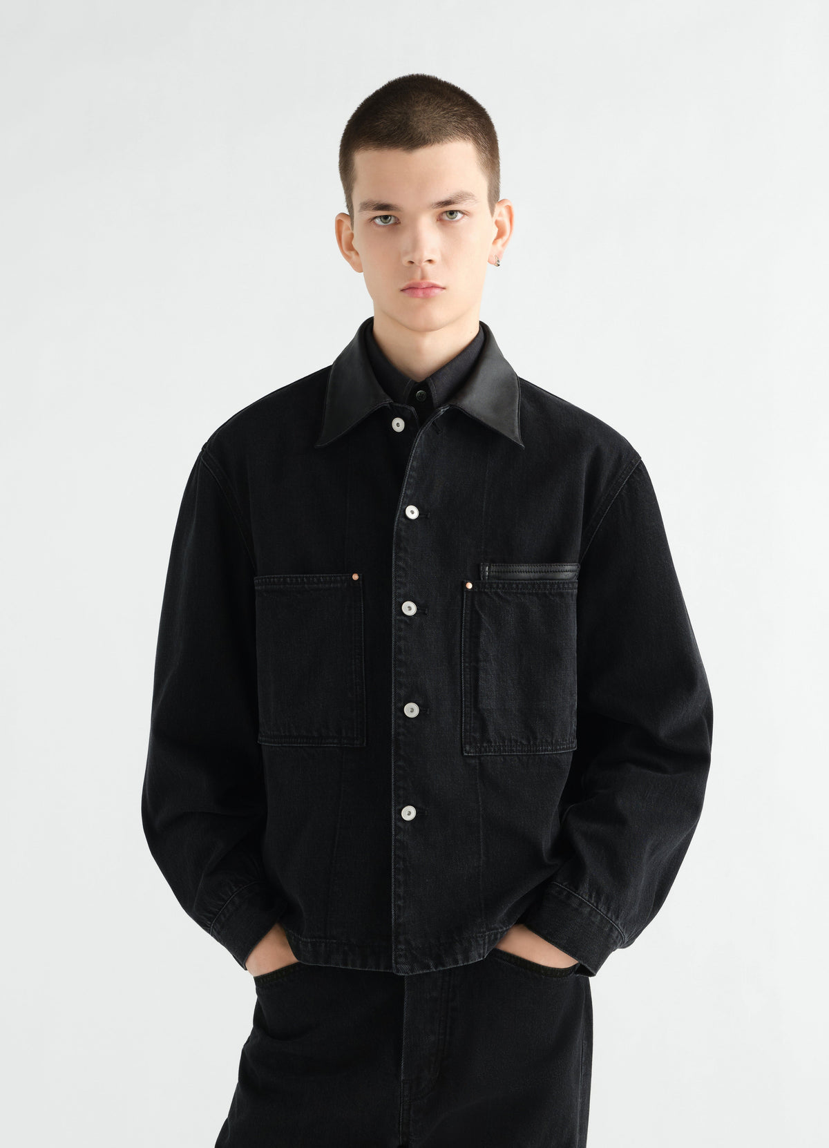 WORKWEAR OVERSHIRT WITH LEATHER COLLAR IN BLACK SELVEDGE DENIM