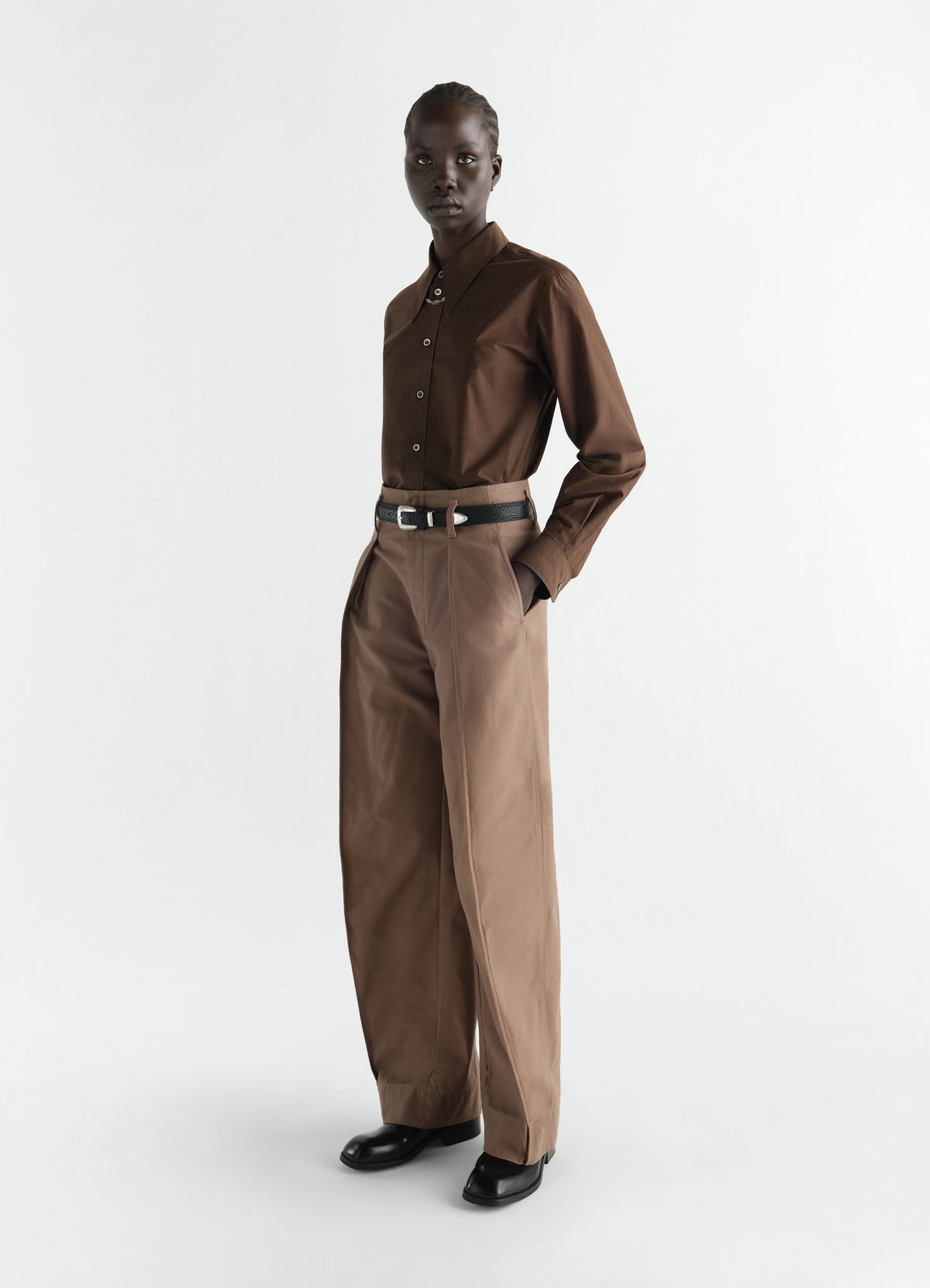 PANTALON COURBE EN MÉLANGE DE SERGÉ DE COTON