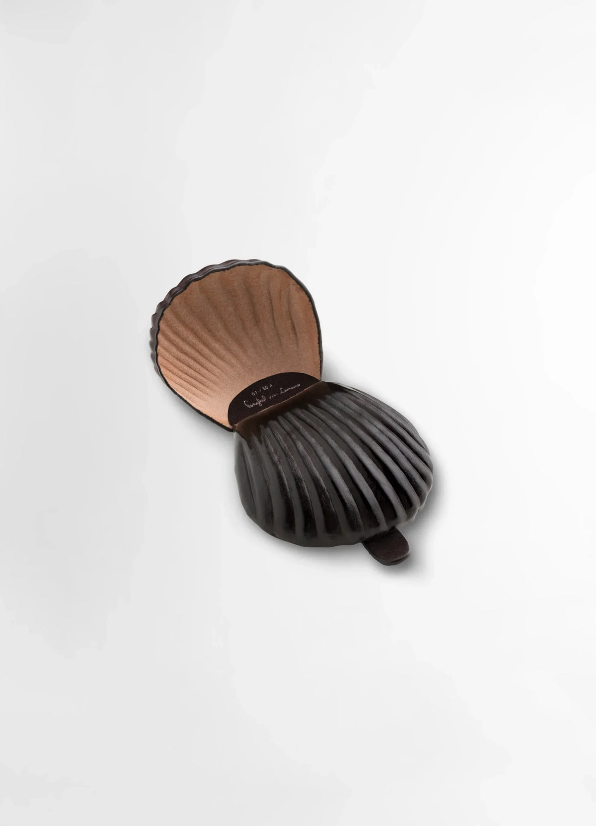 CARLOS PEÑAFIEL SHELL COIN PURSE IN PATINA LEATHER