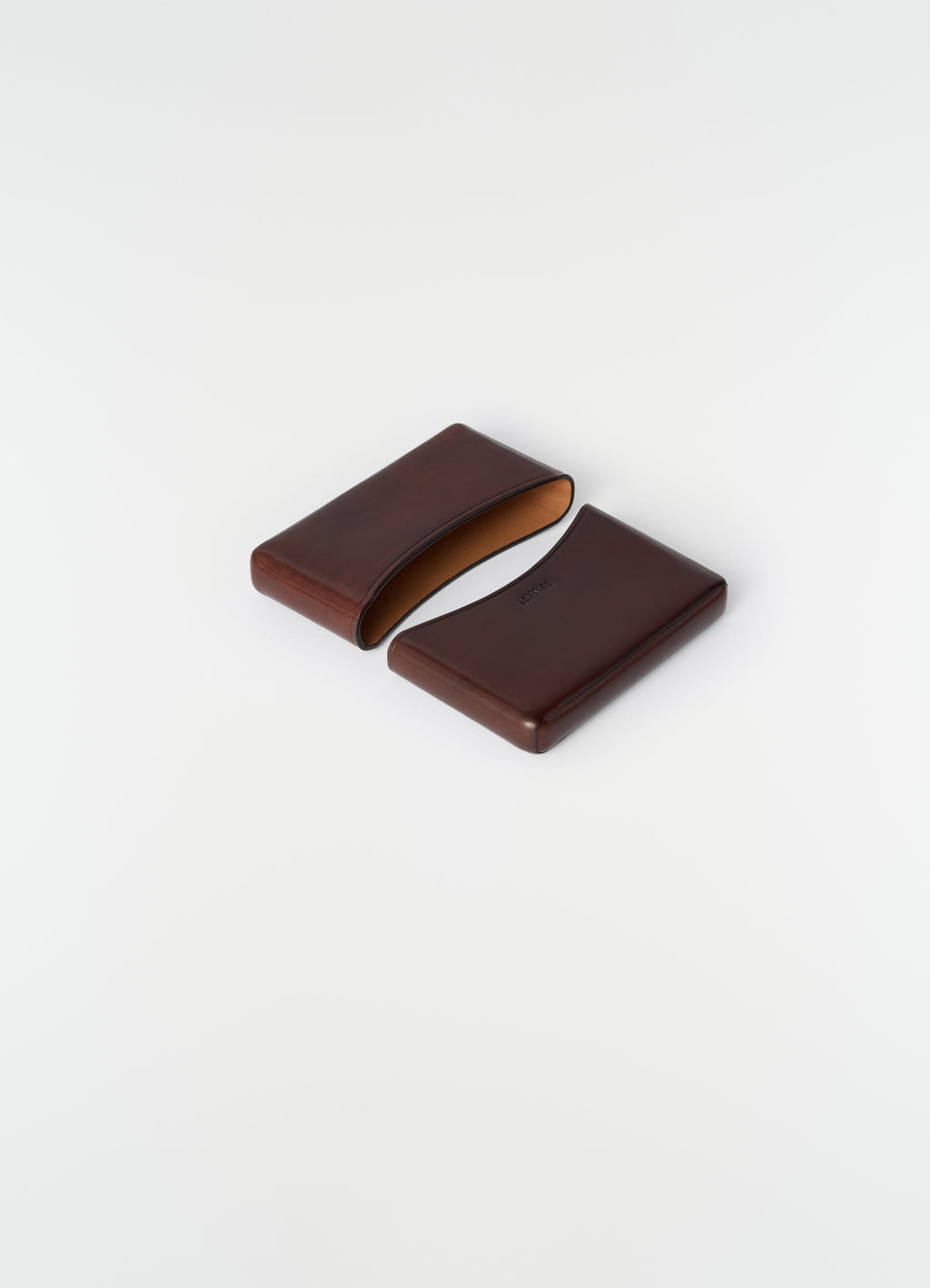 PORTE-CARTES MOULÉ EN CUIR DE VACHETTE PATINÉ