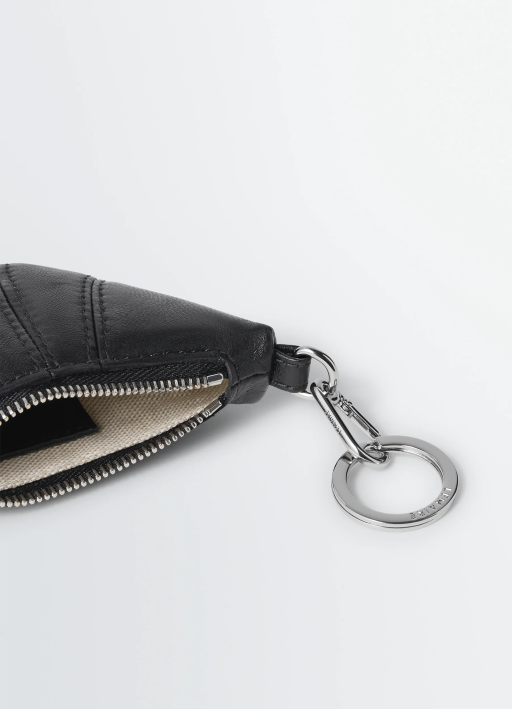 PORTE-CLÉS MINI-CROISSANT EN CUIR NAPPA SOUPLE