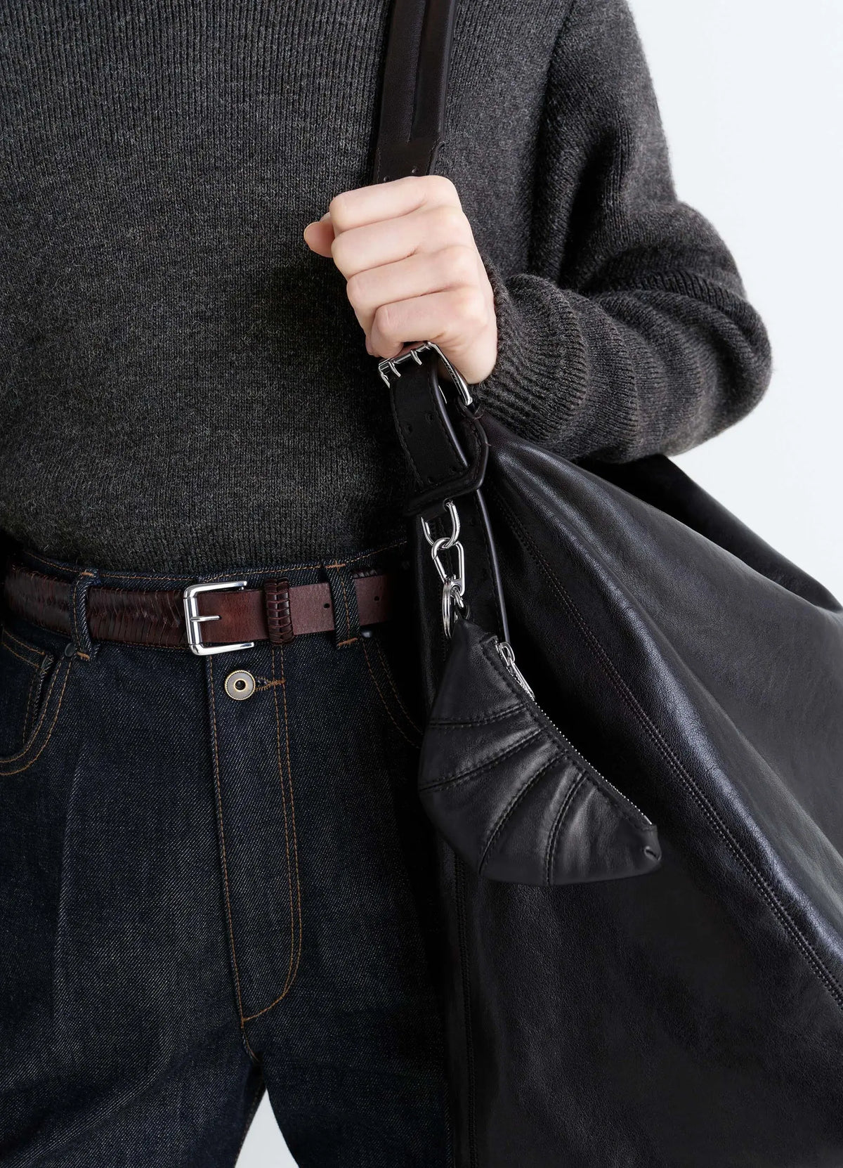PORTE-CLÉS MINI-CROISSANT EN CUIR NAPPA SOUPLE