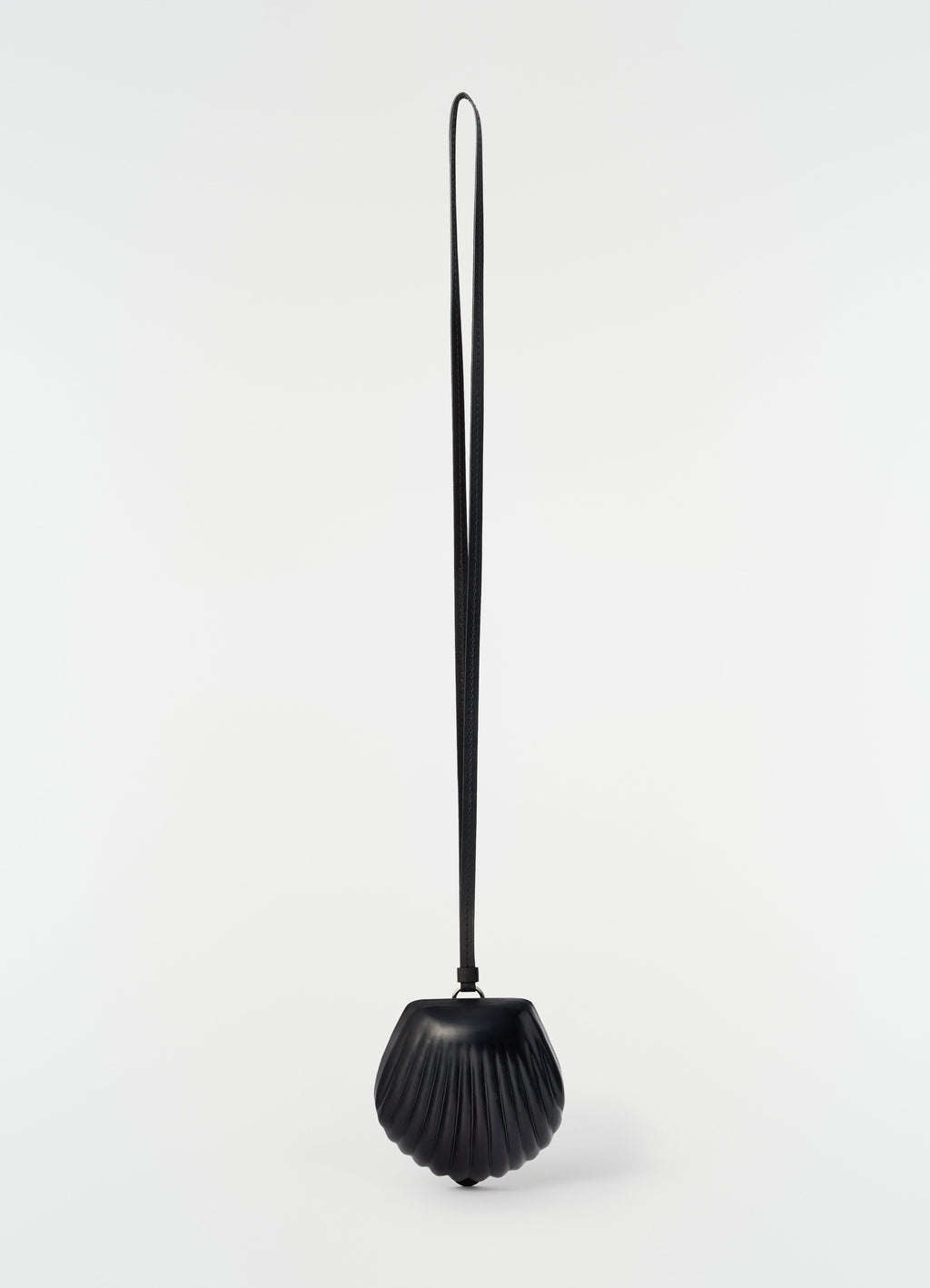 COLLIER PORTE-MONNAIE CARLOS SHELL EN CUIR DE VACHETTE PATINÉ