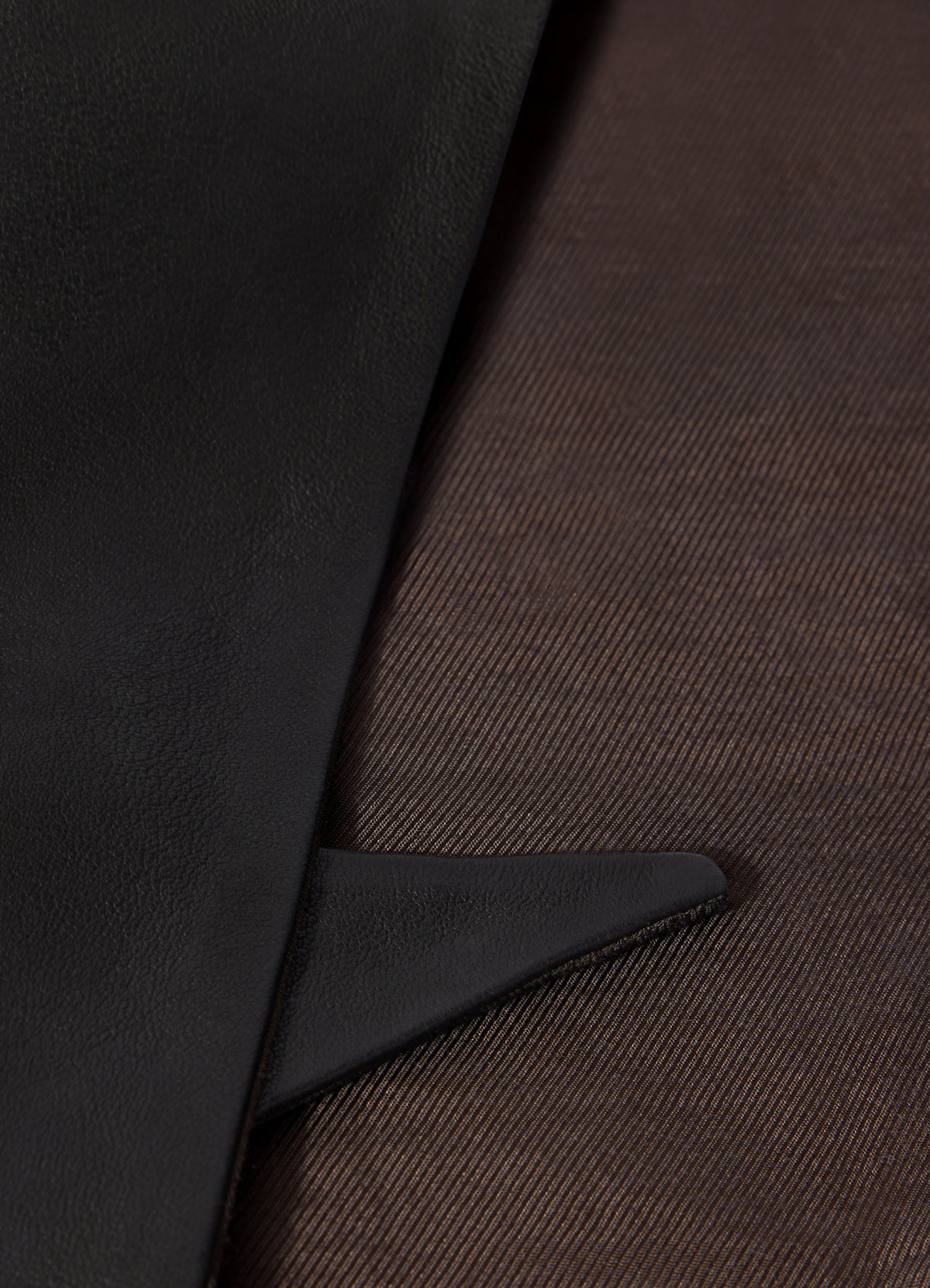 LEATHER TRIANGLE SCARF IN SOFT NAPPA LAMB LEATHER