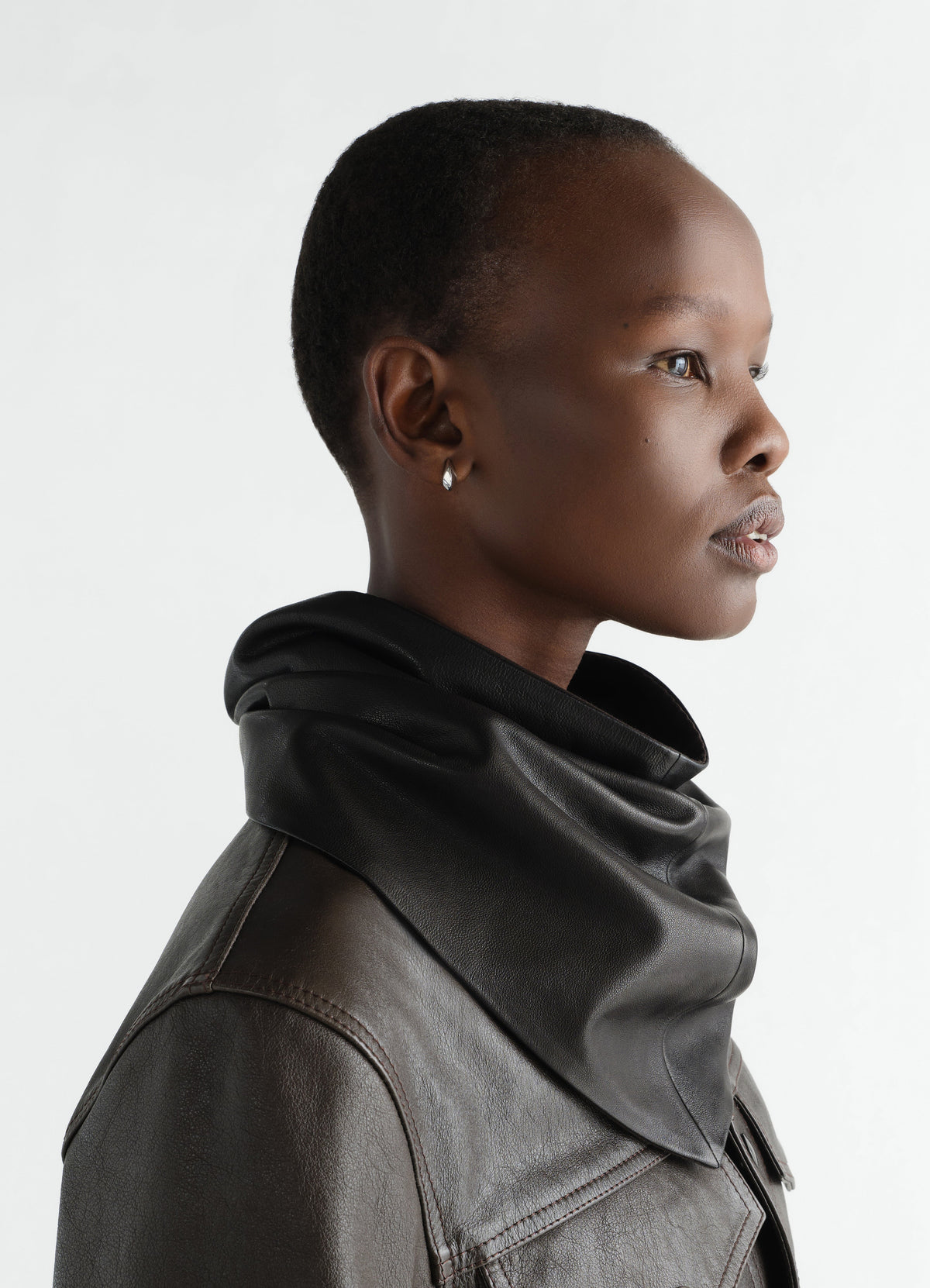 LARGE LEATHER TRIANGLE SCARF IN SOFT NAPPA LAMB