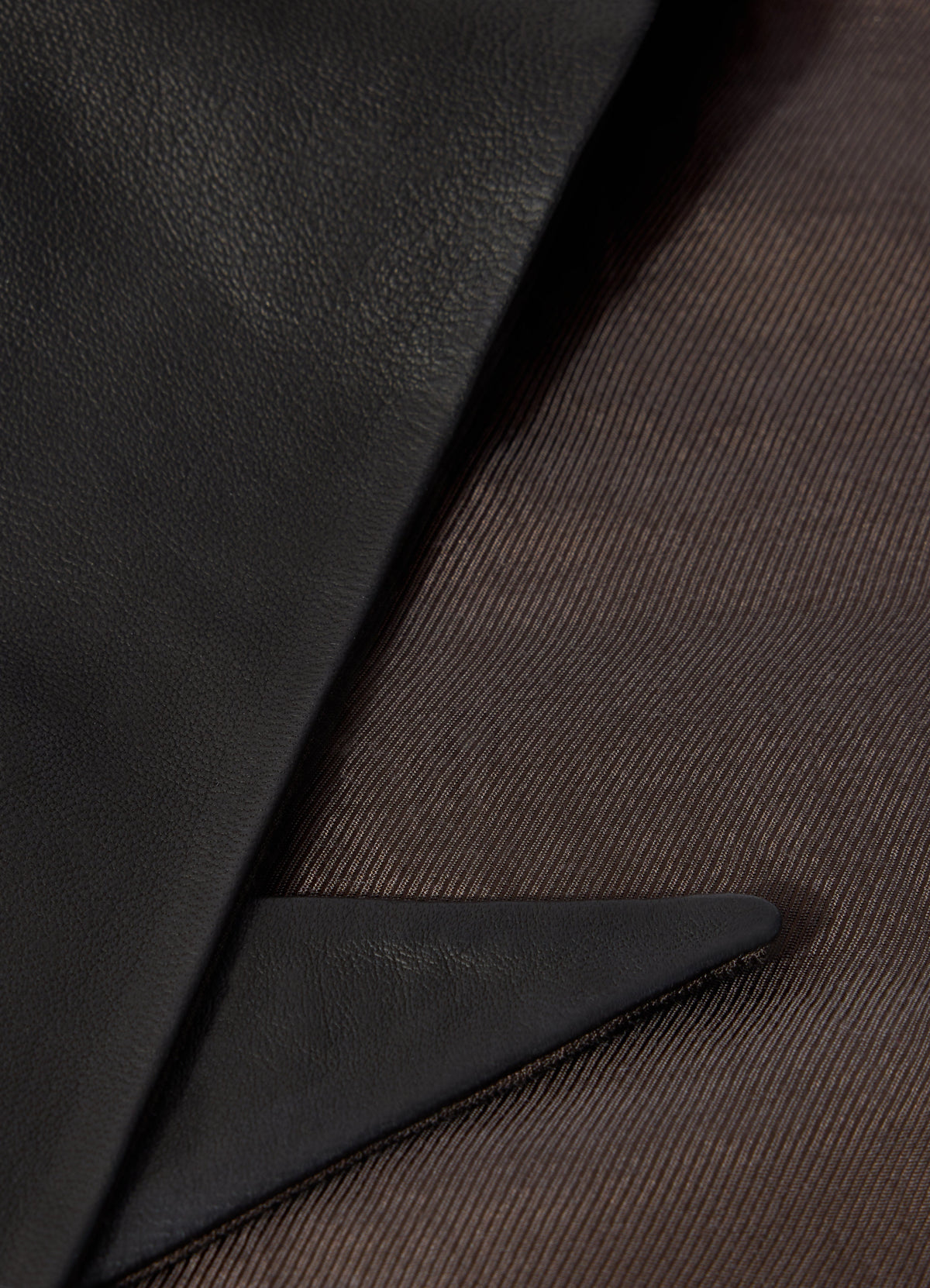 LARGE LEATHER TRIANGLE SCARF IN SOFT NAPPA LAMB