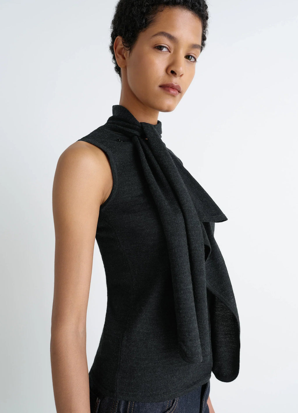 CARDIGAN SANS MANCHES ASYMÉTRIQUE EN MÉLANGE DE MÉRINOS